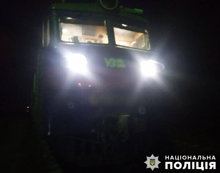 Поліція встановлює обставини травмування чоловіка на залізничних коліях у Попільні