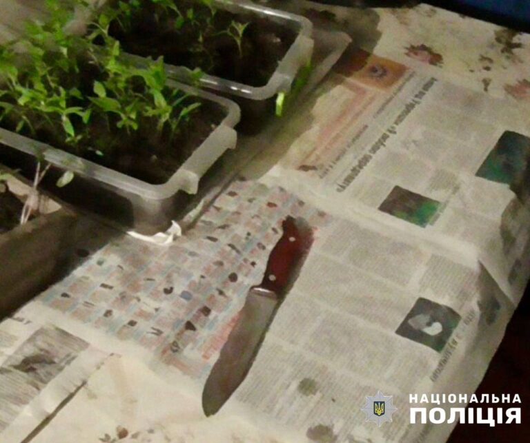 Поліція Житомирщини затримала вчителя за підозрою у вбивстві та пораненні колишніх учнів