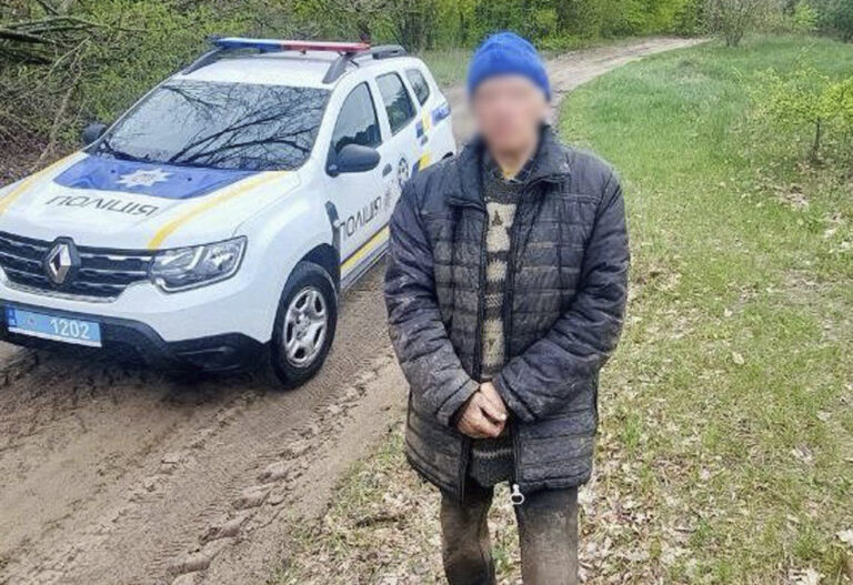 Ніч у лісі: на Чуднівщині поліцейський офіцер громади розшукав зниклого чоловіка