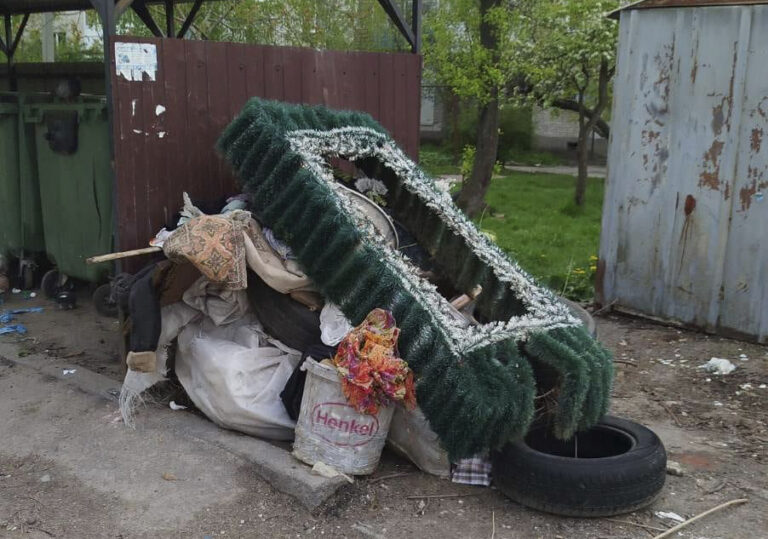 Навіщо житомирянам надгробок в квартирі?