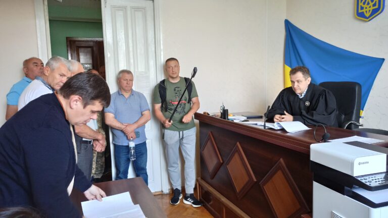 Станом на 20 травня виконуючий обов’язки голови Оліївської громади Борис Ткаченко залишається під вартою — суд по відстороненню його від посади перенесли на 21 травня