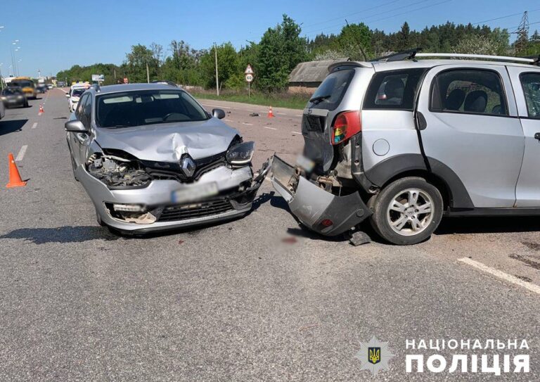 Поліцейські встановлюють обставини подвійної ДТП у передмісті Житомира
