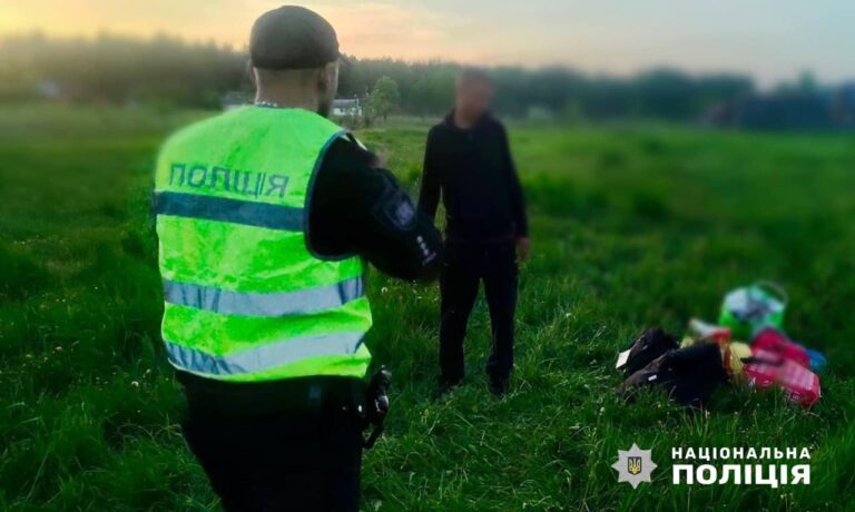 Минулої доби звягельські поліцейські встановили двох причетних до крадіжок