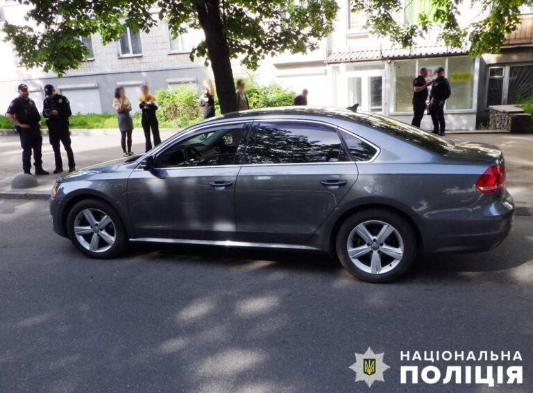 Погрожував ножем та пошкодив автомобіль: у Житомирі поліцейські затримали причетного до хуліганства