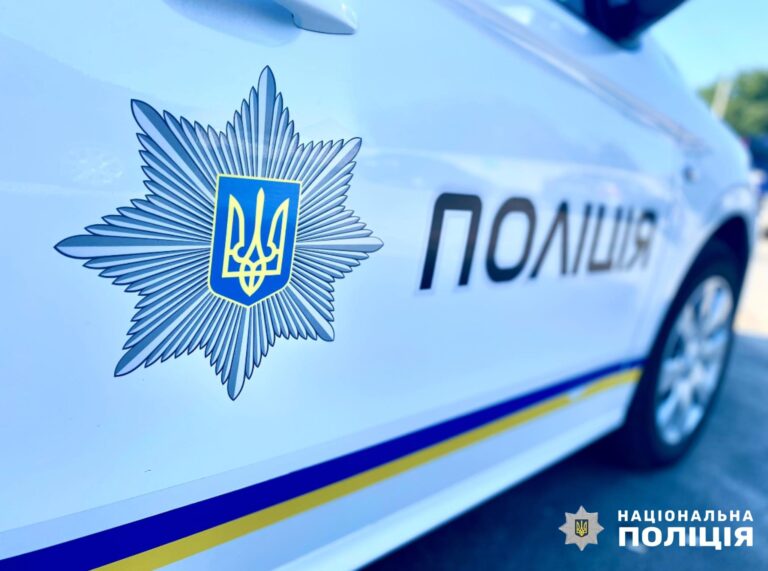 Біля Житомирського райуправління поліції вибухнула машина