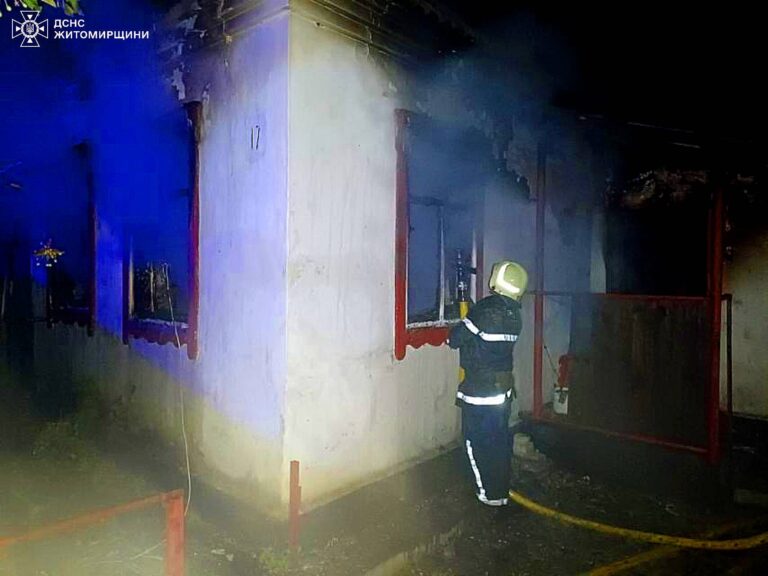 Рятувальники ліквідували пожежу у приватній оселі на двох господарів