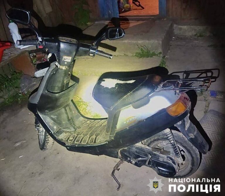 Поліція встановлює обставини травмування пішохода в ДТП на Овруччині
