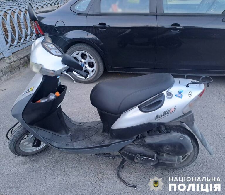 У Малині поліцейські встановлюють обставини ДТП з травмування 16-річної пасажирки скутера