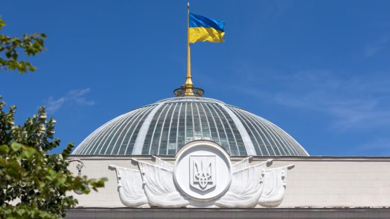 Законопроєкт, який обмежує висвітлення кримінальних справ, пов’язаних із війною, ухвалила в першому читанні Верховна Рада