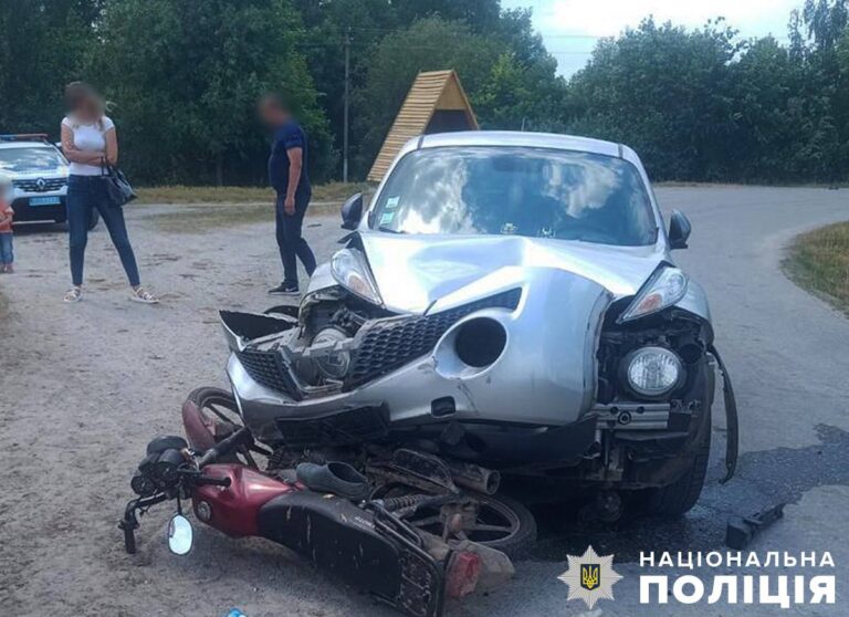 На Звягельщині в ДТП травми отримав мотоцикліст: поліцейські встановлюють обставини
