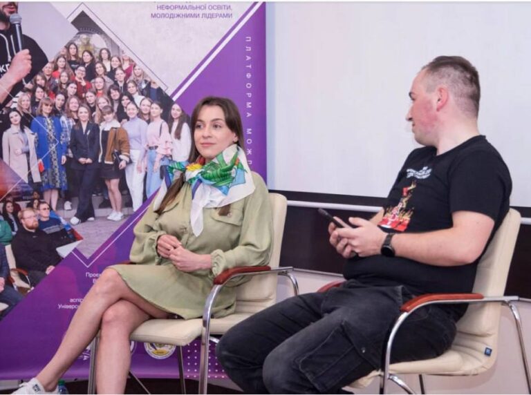 Порноакторка Джозефіна Джексон (Юлія Сенюк) стала спікером «Платформи можливостей» у Переяславському університеті Григорія Сковороди