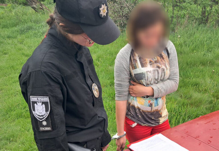 На Житомирщині поліцейські затримали 15-річну підозрювану у замаху на вбивство