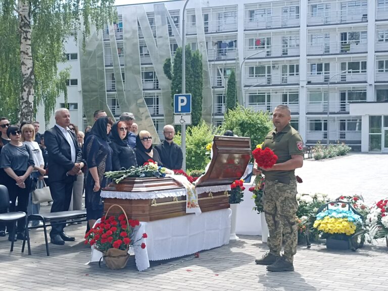 Вчора влада проігнорувала прощання з Олександром Торбасом