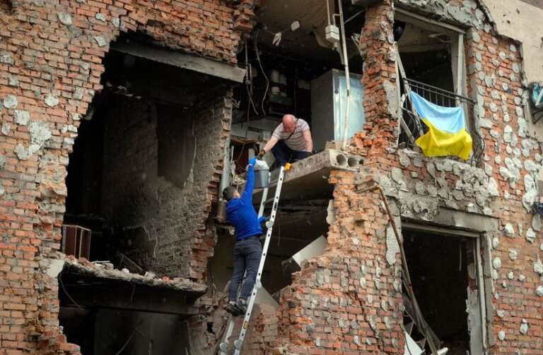Павло Жебрівський : Політика мобілізації та зовнішні позики підривають економіку країни
