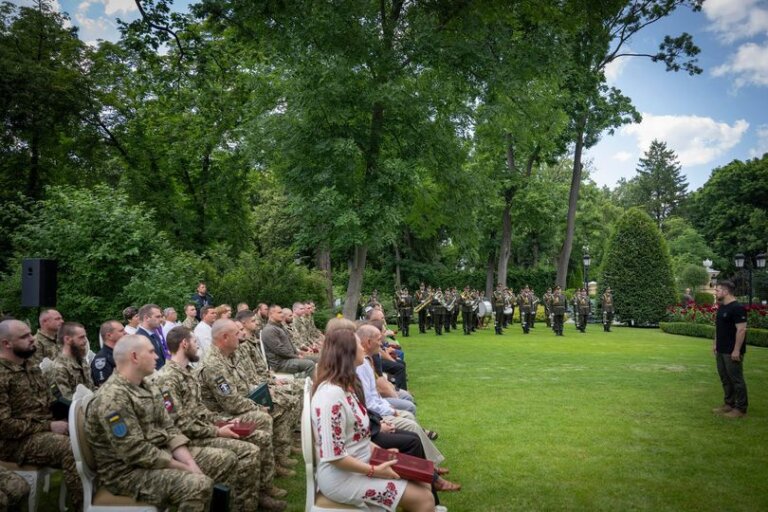 Сьогодні з нагоди Дня Конституції дві представниці Житомирщини отримали від Президента України Володимира Зеленського почесні звання