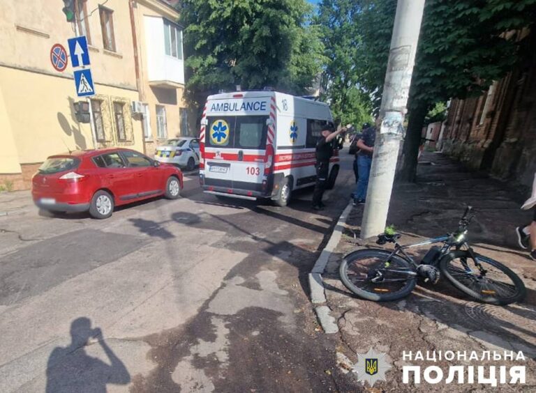 У Житомирі у ДТП травмовано велосипедиста: поліція розшукує водія, який втік з місця події