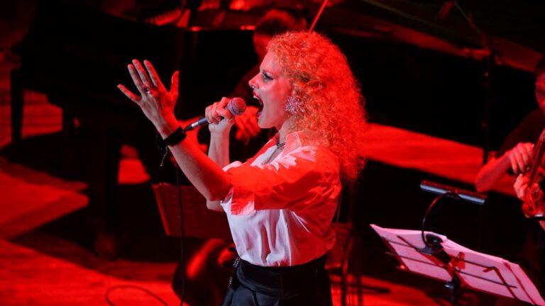 У Житомирській філармонії відбувся акустичний концерт «Rock залежність updated»
