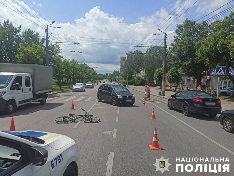 У Житомирі поліція встановлює обставини травмування велосипедиста у ДТП