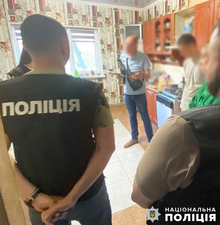 Кримінальний юнацький «стартап»: поліцейські викрили трьох жителів Житомирщини у шахрайствах