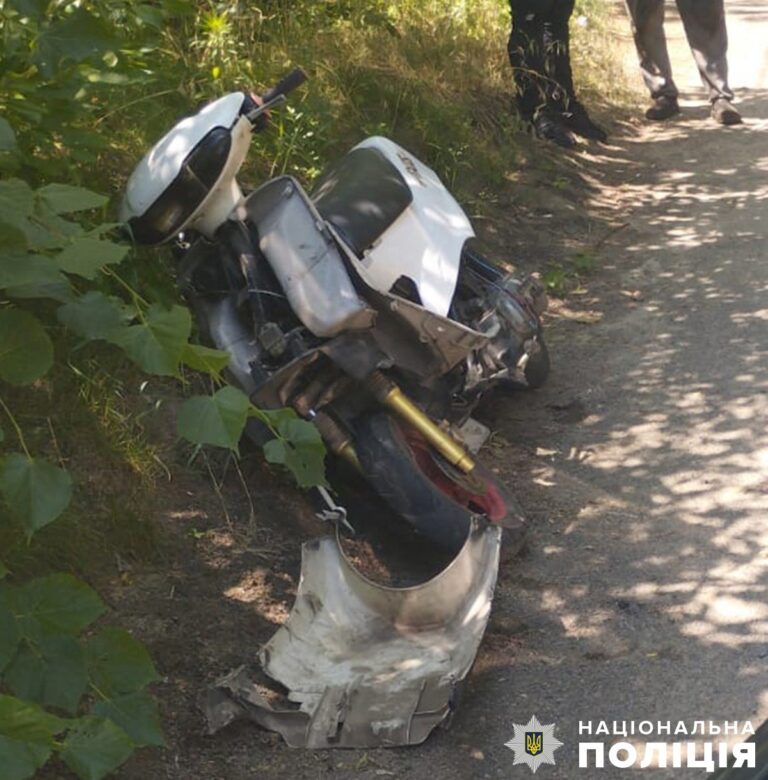 Поліція встановлює обставини ДТП з травмуванням водія моторолера у Малині