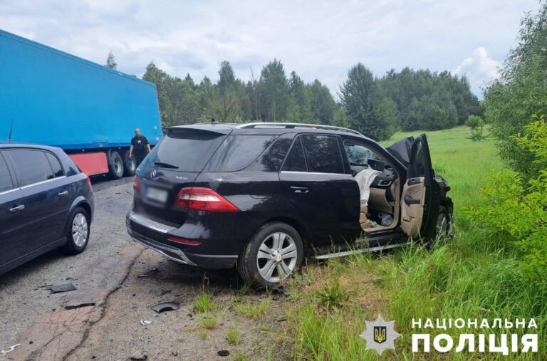 Поліція встановлює обставини смертельної ДТП у Малинській громаді