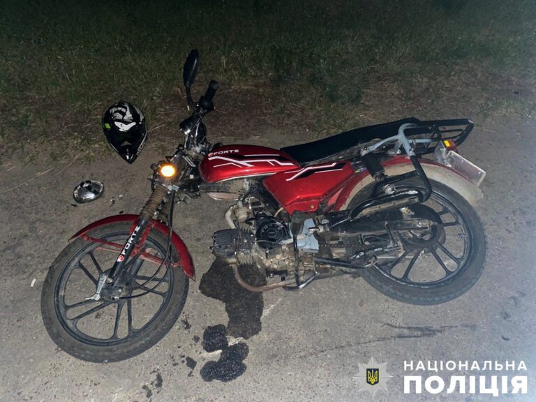 Поліцейські розслідують обставини ДТП у Брусилові за участі неповнолітнього мопедиста