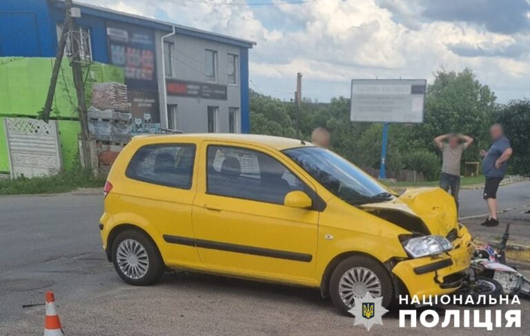 У Радомишлі поліція встановлює обставини травмування мотоцикліста у ДТП