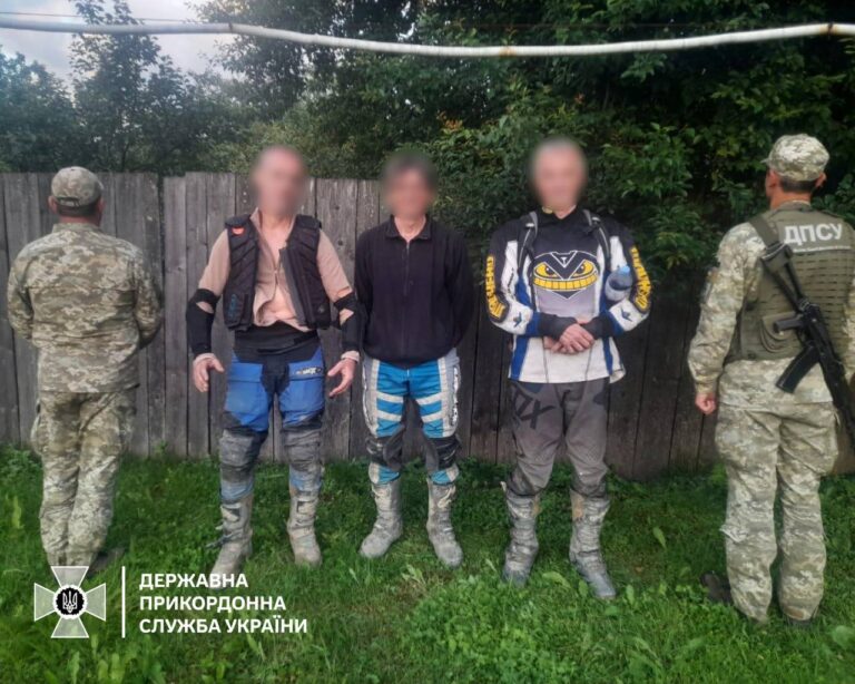 Іноземці-любителі екстриму на мотоциклах перетнули кордон України