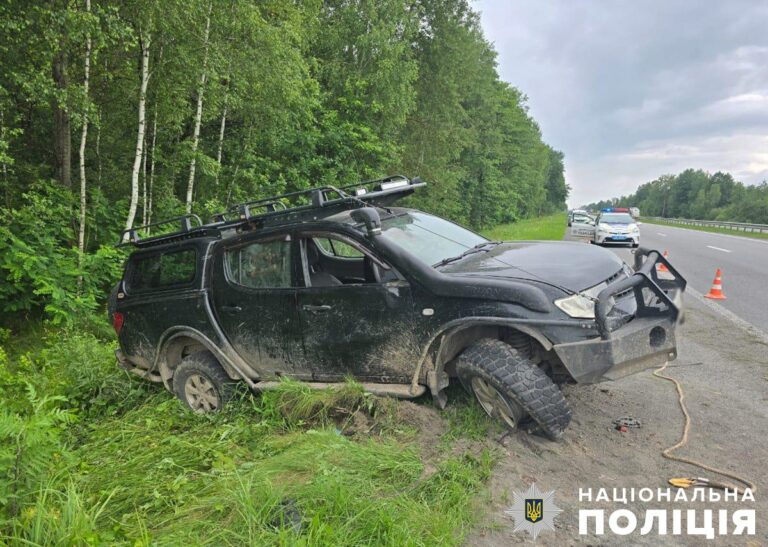 У Курненській громаді у ДТП травмовано водія та пасажира легковика: поліція встановлює обставини події