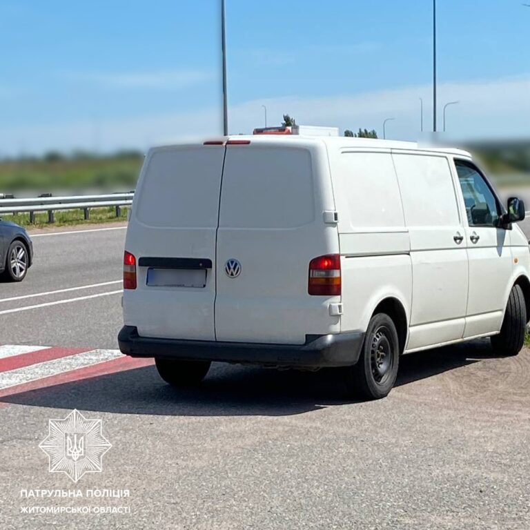 Автомобіль «двійник» виявили патрульні