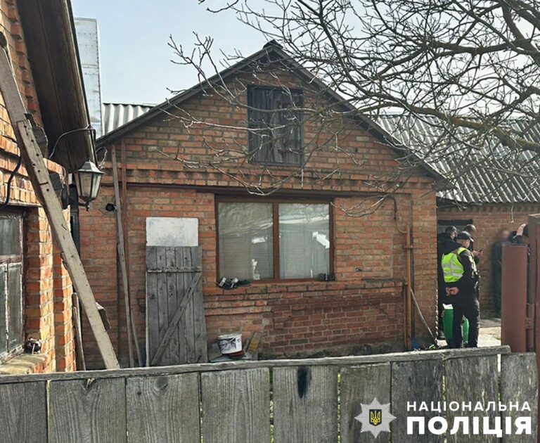 За вбивство матері перед судом постане житель Бердичева: слідчі поліції завершили досудове розслідування