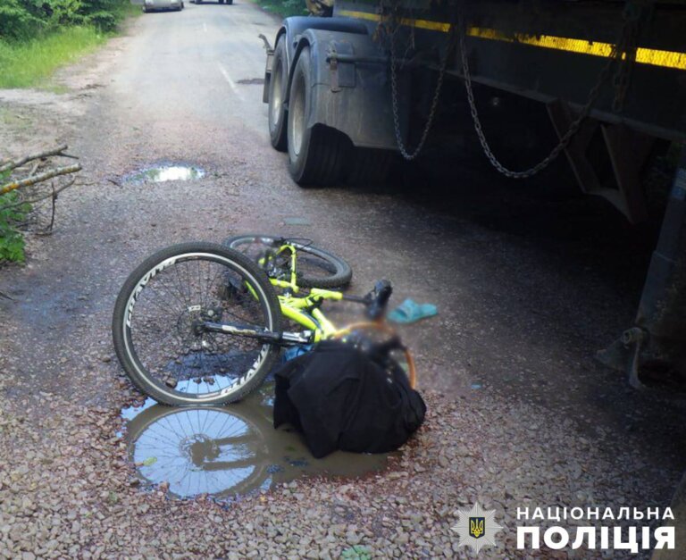 Поліція встановлює обставини травмування велосипедистки у Коростенському районі