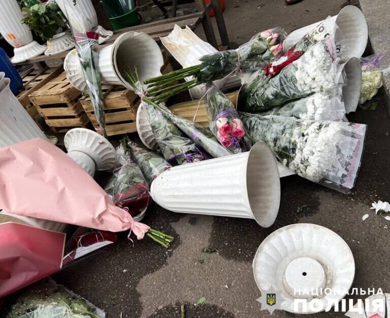 Ображав лайкою та пошкодив вази з квітами: у Житомирі поліцейські встановили причетного до хуліганства