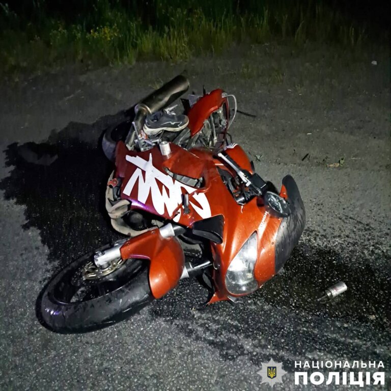 На Бердичівщині унаслідок зіткнення з фурою травмувався мотоцикліст: слідчі розпочали розслідування