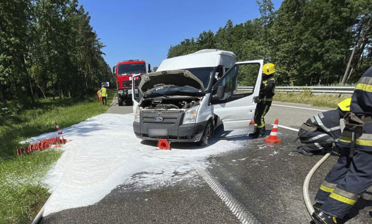До уваги водіїв! У зв’язку з ДТП з потерпілими рух транспорту частково ускладнений в напрямку Києва