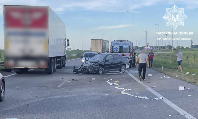 До уваги водіїв! У зв’язку з ДТП з потерпілими, рух транспорту частково ускладнений в напрямку Києва