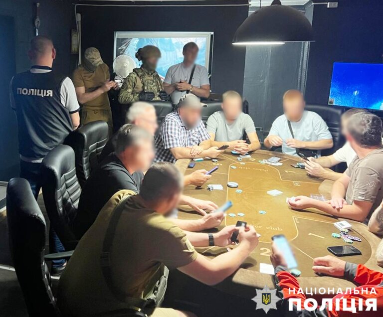 Підпільний покерний клуб у середмісті Житомира: поліція викрила чотирьох причетних до організації азартних ігор