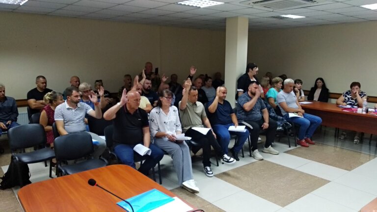Депутати одноголосно підтримали рішення щодо дострокового припинення повноважень секретаря Оліївської селищної ради
