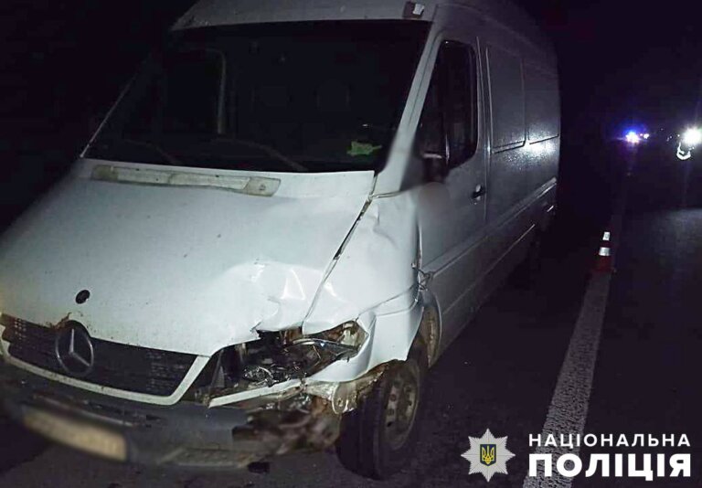 Поліцейські встановлюють особу загиблої у ДТП жінки на автошляху Київ-Чоп