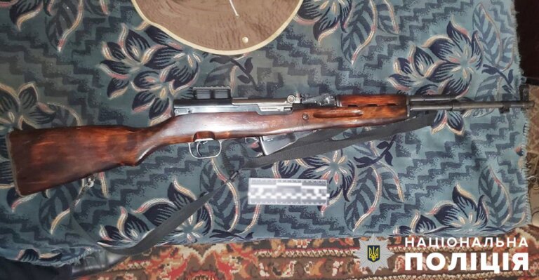 На Коростенщині поліцейські вилучили з приватного будинку понад пів тисячі набоїв та рушницю