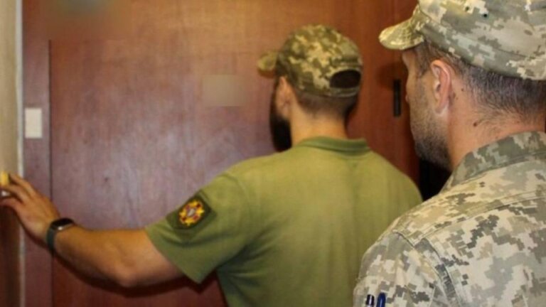 Якщо «ухилянт» назбирає від ТЦК штрафів на суму більше 160 тисяч грн, не сплатить вчасно і у нього відсутні кошти на рахунках, то можуть забрати його єдине житло, — Судово-юридична газета