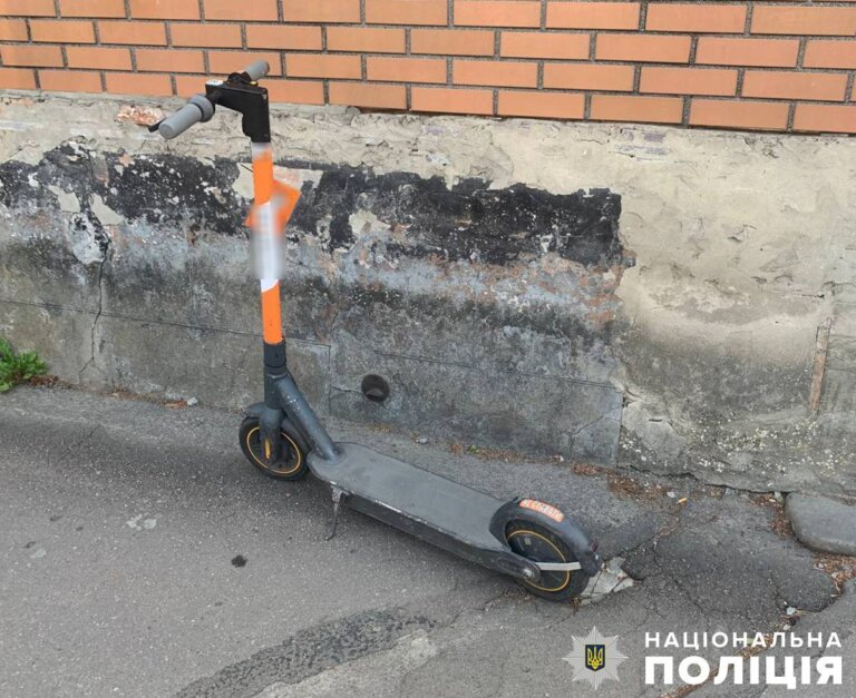 У Житомирі у ДТП з електросамокатом травмовано двоє підлітків: поліція закликає батьків дбати про безпечне дозвілля дітей