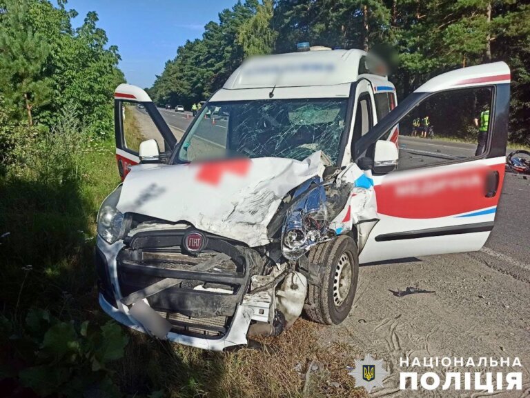 Поліція встановлює обставини подвійної ДТП у передмісті Житомира