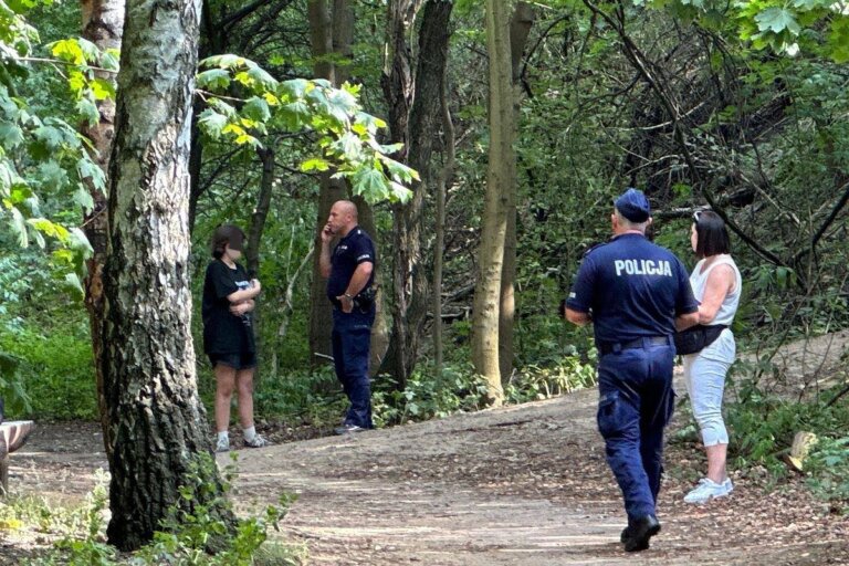 Громадянин Узбекистану з ножем напав на двох підлітків! Порізав 15-річних українців у Варшаві: вони лежать з порізаними животами у лікарні, – Wyborcza.pl.