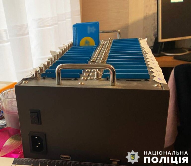 Ботоферма для російської пропаганди: слідчі поліції завершили розслідування оборудок жительки Житомирщини