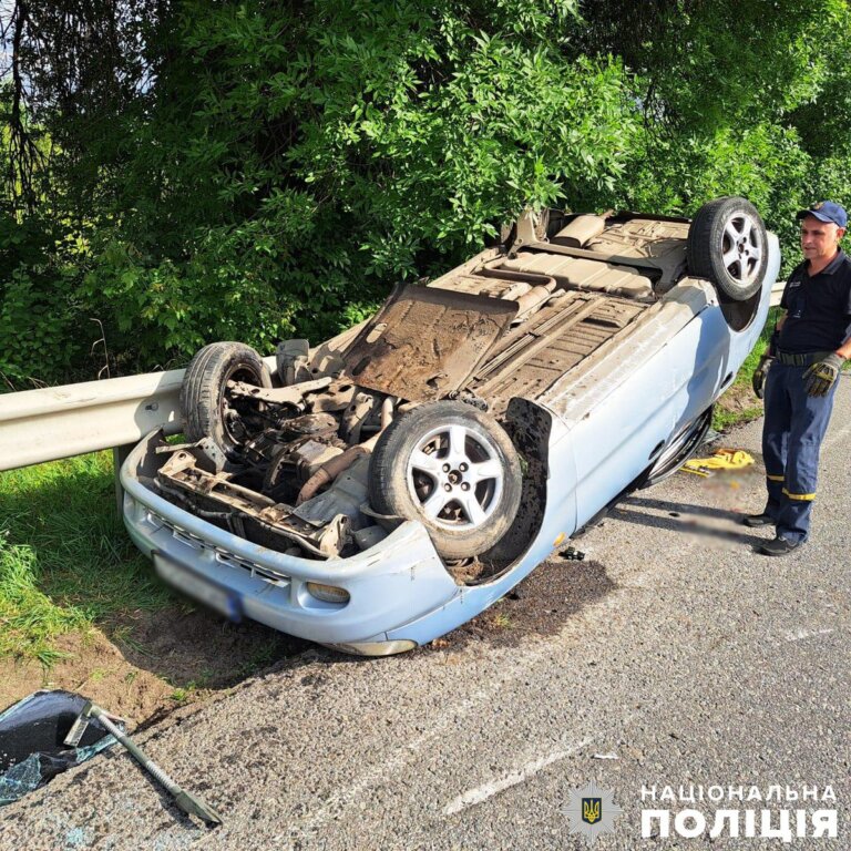 Неподалік Бердичева у ДТП загинув водій легковика, четверо пасажирів у лікарні: поліція встановлює обставини
