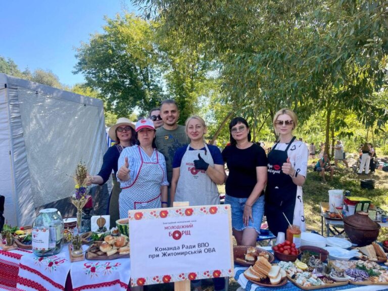 У Звягелі відбувся гастрономічний фестиваль «Молодіжний борщ»