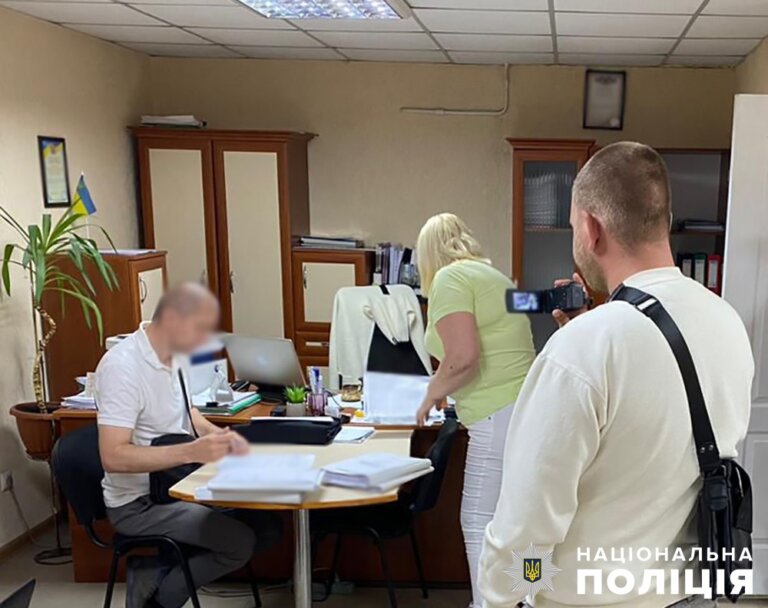 Привласнив понад мільйон гривень на реконструкції даху гімназії: на Звягельщині поліцейські викрили керівника фірми