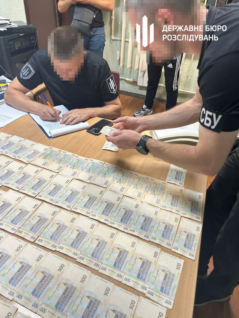 ДБР викрило в Житомирі «борців із наркотрафіком», які вимагали кошти у фармацевтичних компаній