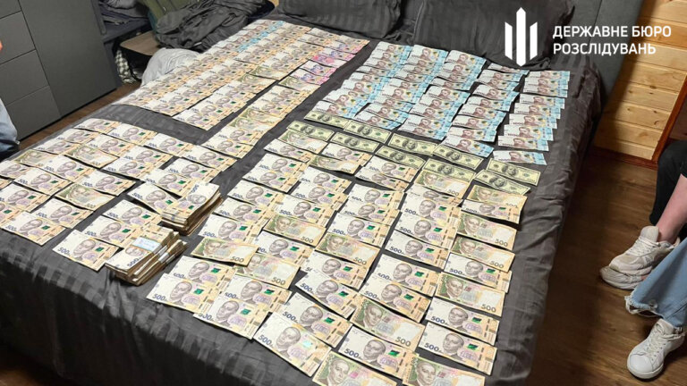 ДБР затримало командира військової частини з Житомирщини, який змушував підлеглих робити ремонт у своєму будинку